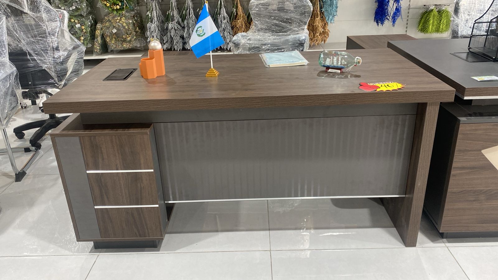Escritorio Gerencial Gris  - Corporación Hightechnology