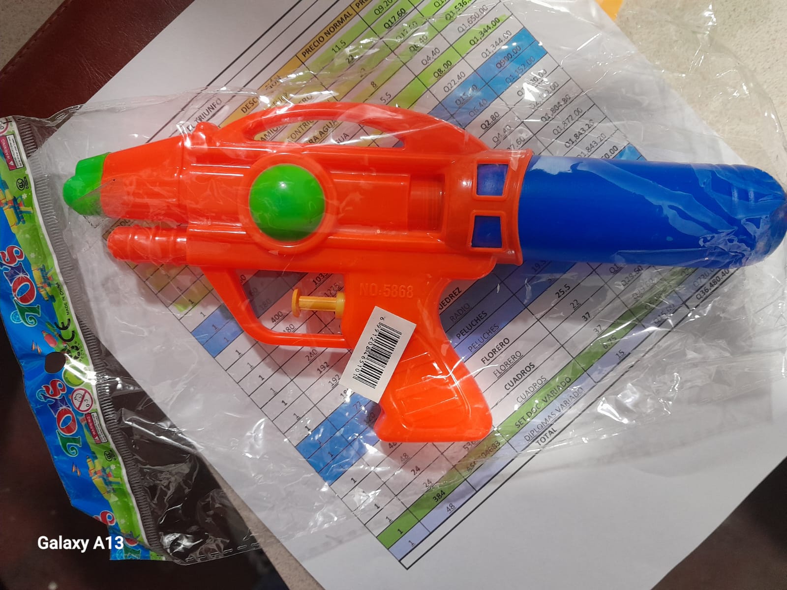 PISTOLA TIRA AGUA - VARIEDADES EL TRIUNFO