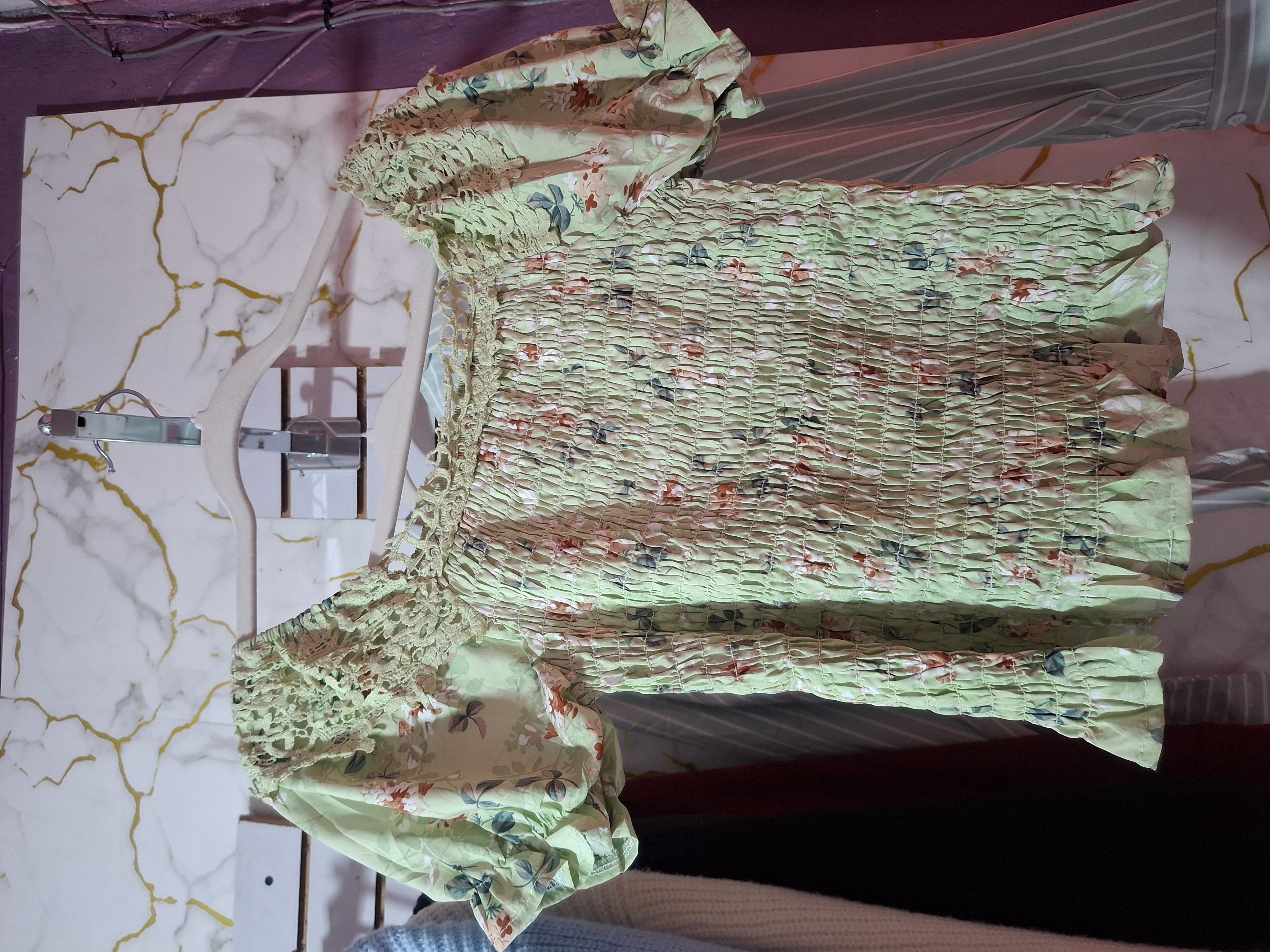 Blusa de flores verde con encaje  - Semetabaj Visu