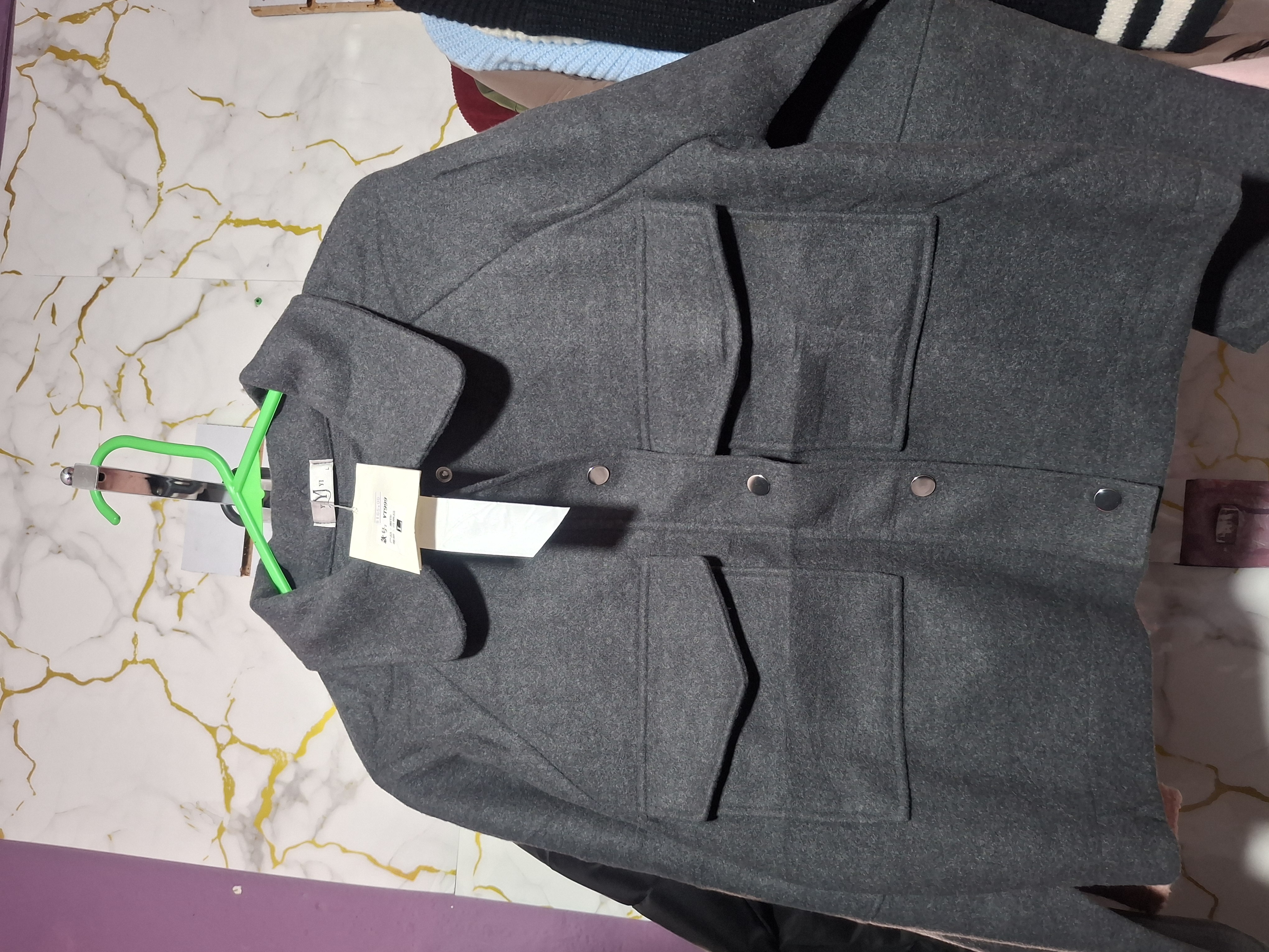 Chaqueta formal con bolsas gris, rosa y corinta - Semetabaj Visu