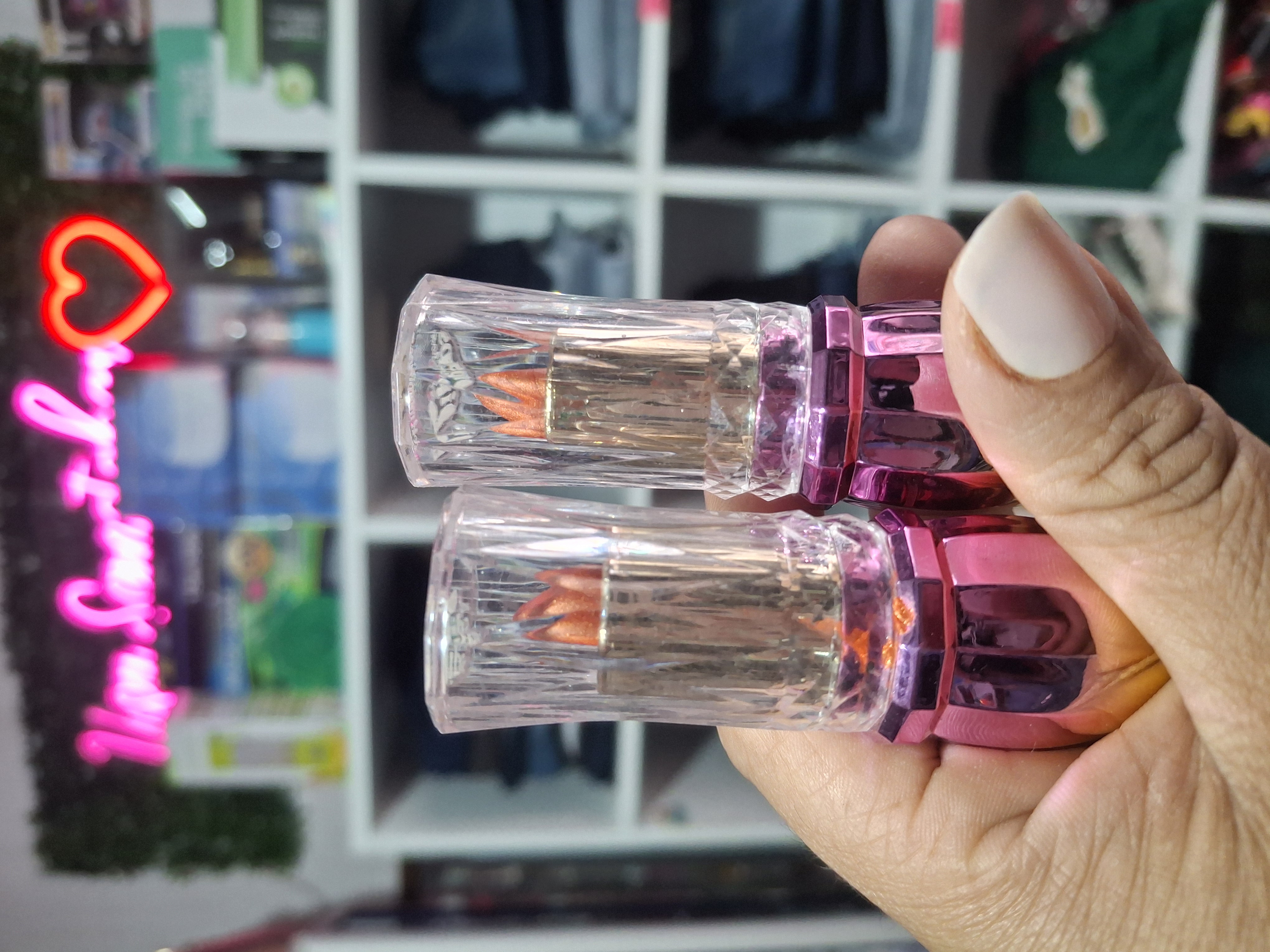 Labial con brillo base  morado  - Semetabaj Visu