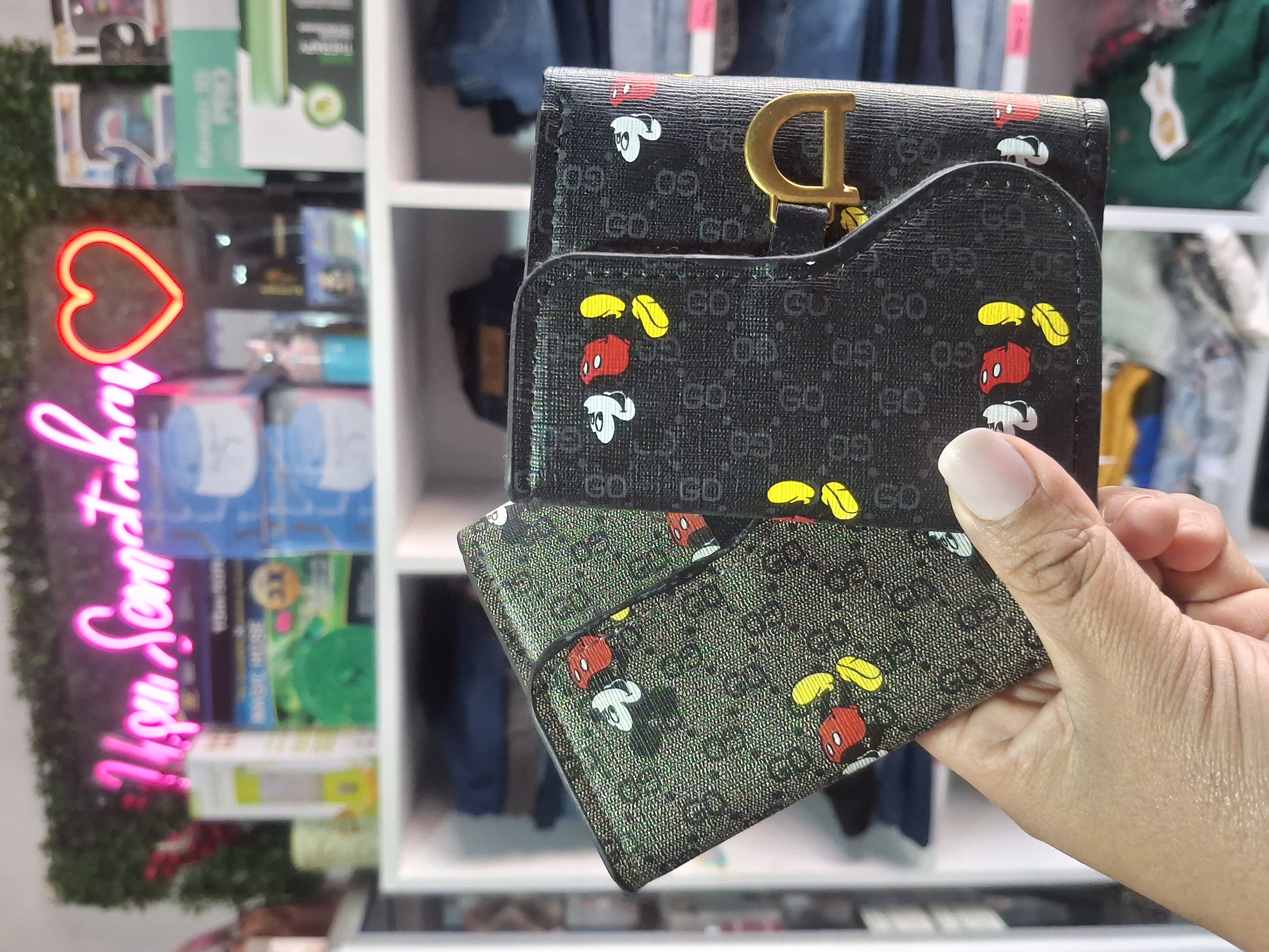 Billeteras mikey - Semetabaj Visu