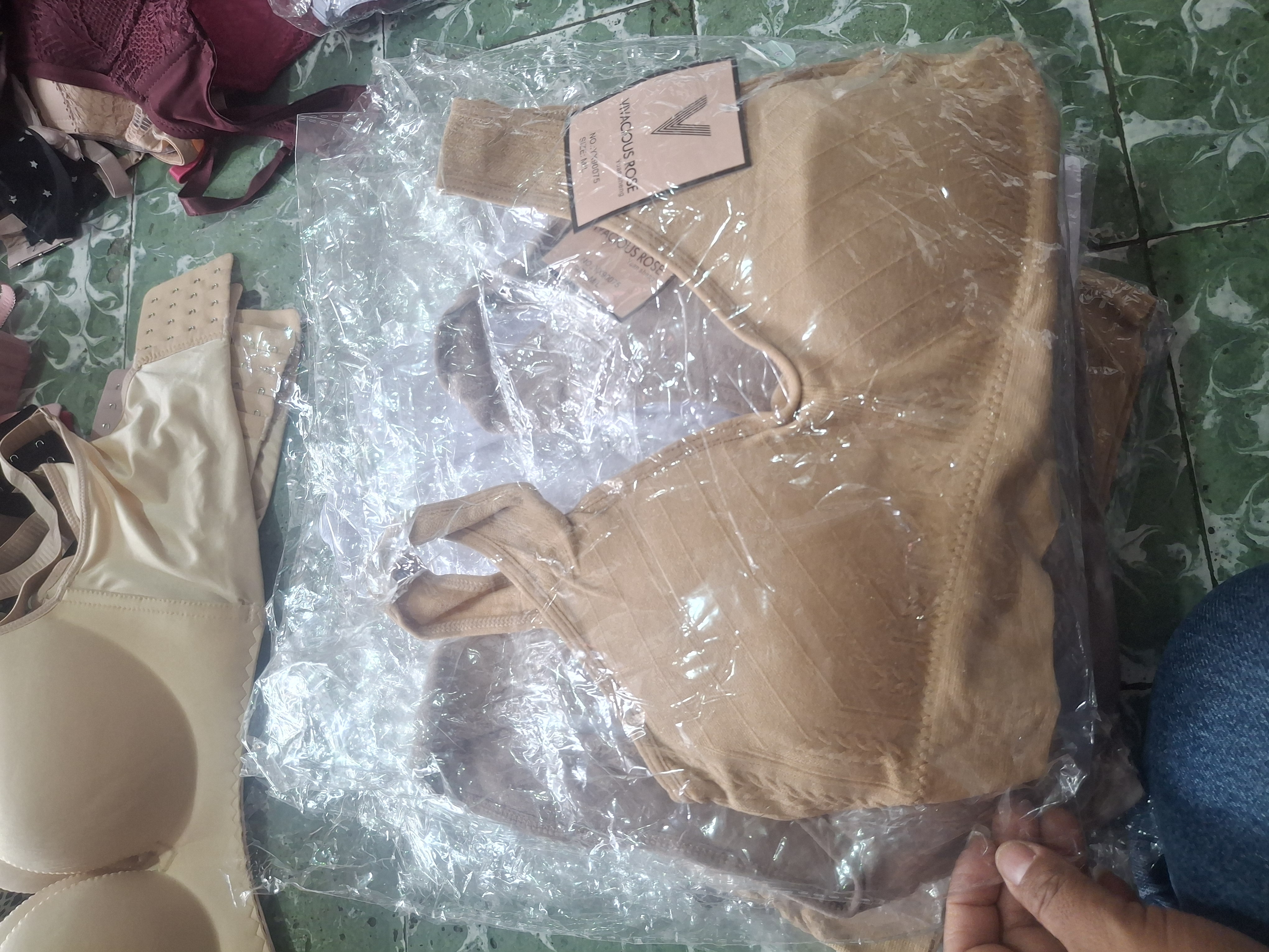 Top con broches  - Semetabaj Visu