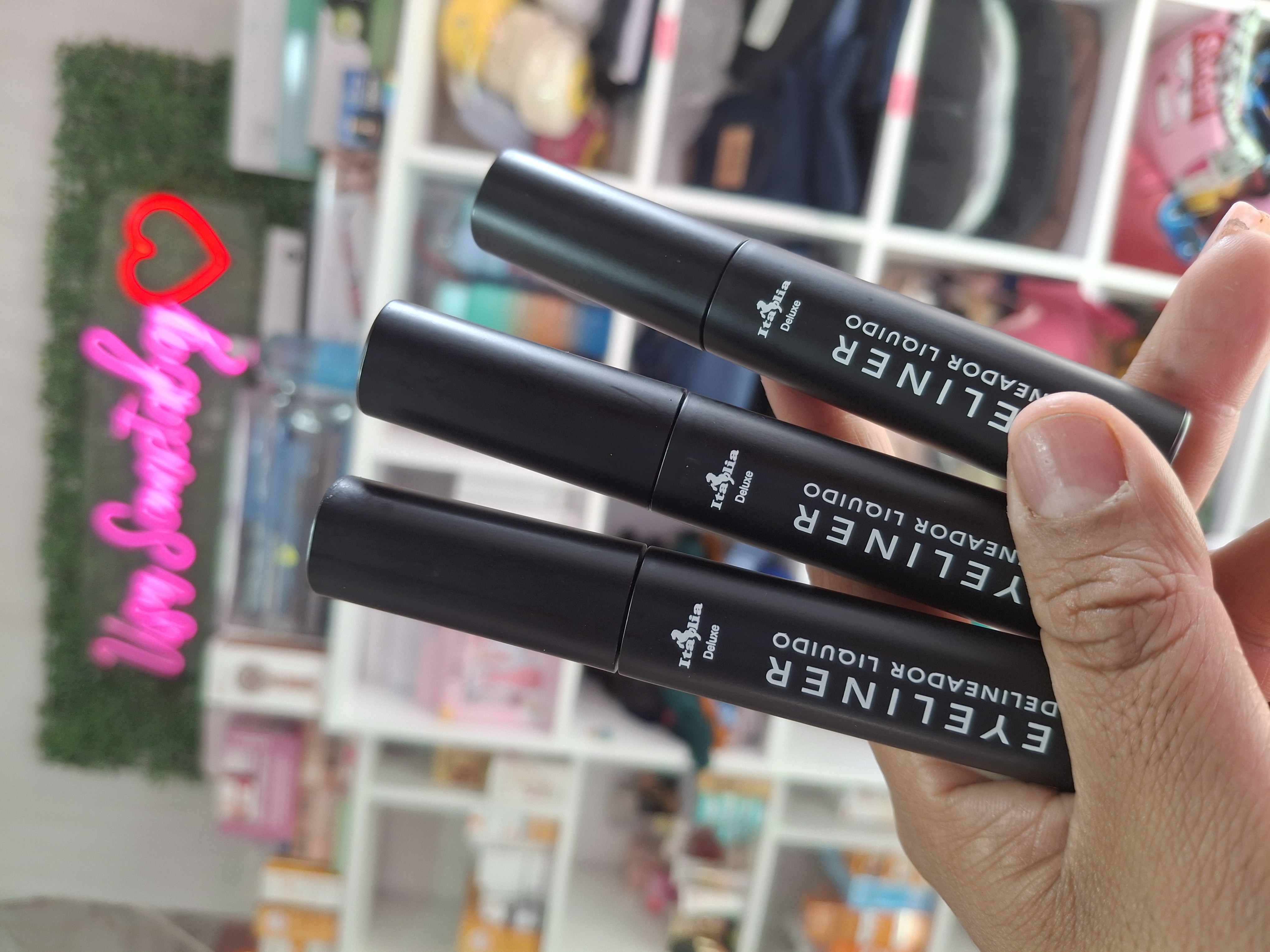 Delineador negro en liquido Italia Deluxe - Semetabaj Visu