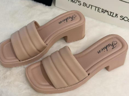 Sandalias Con Tacon Bajo Cuadrado