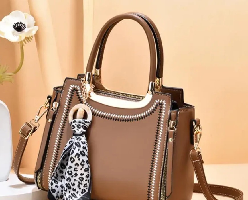 Cartera Con Pañuelo