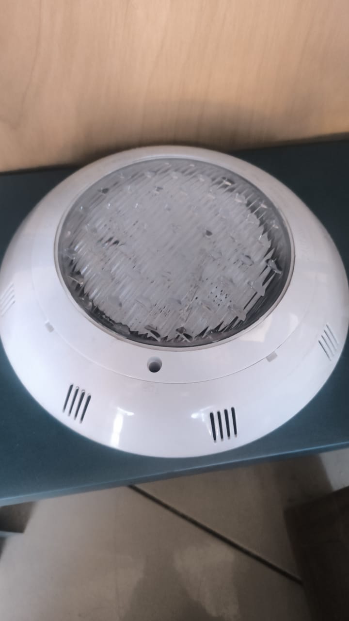 LÁMPARA PARA PISCINA RGB DE 35 WATTS plástico blanco - HIDROPISCINAS THE BOSS LA ESPERANZA, QUETZALTENANGO