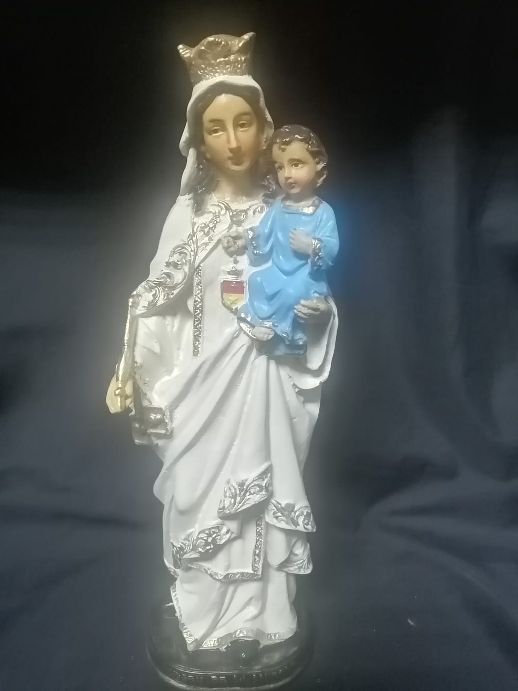 VIRGEN DE LA MERCED CON NIÑO DE 30 CM. - Recuerdos Mary