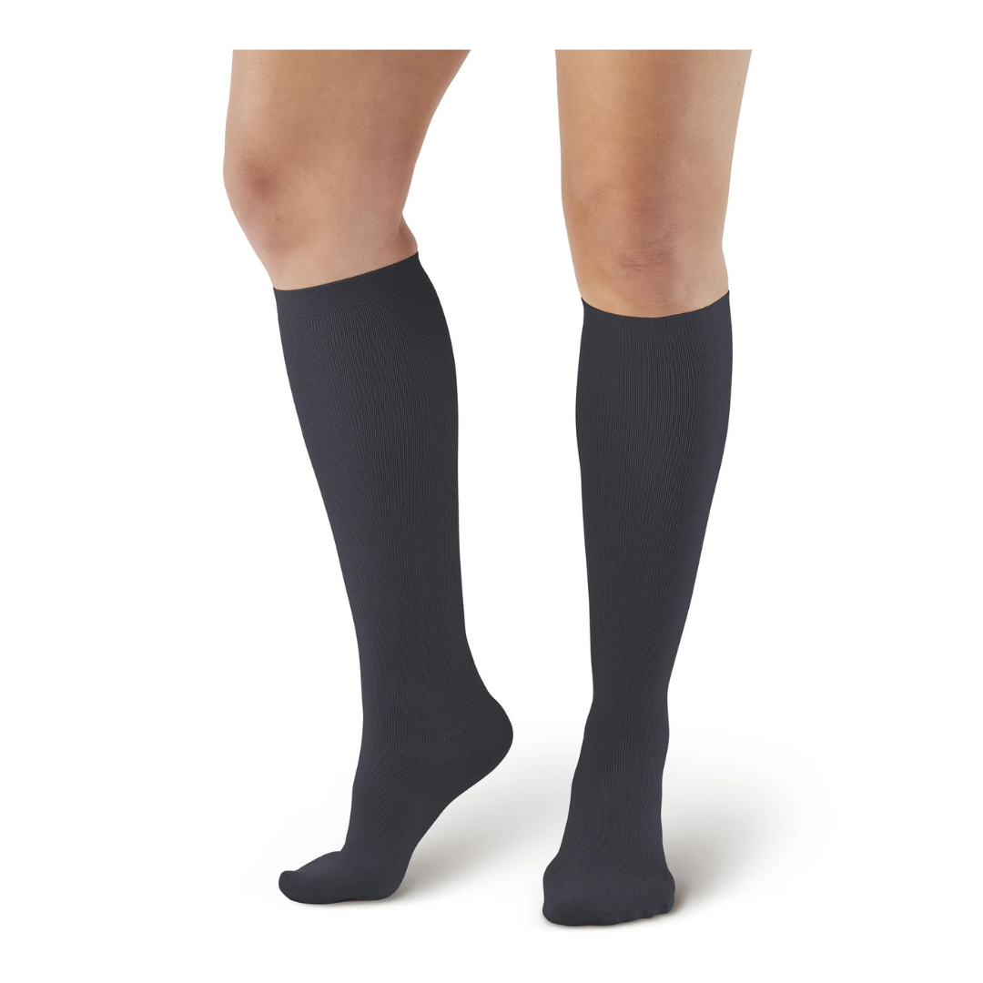 112-L-BLACK CALCETA DE MICROFIBRA A LA RODILLA COMPRESION 15-20mmHg, AMES WALKER - Proveedora De Salud Total, Sociedad Anonima