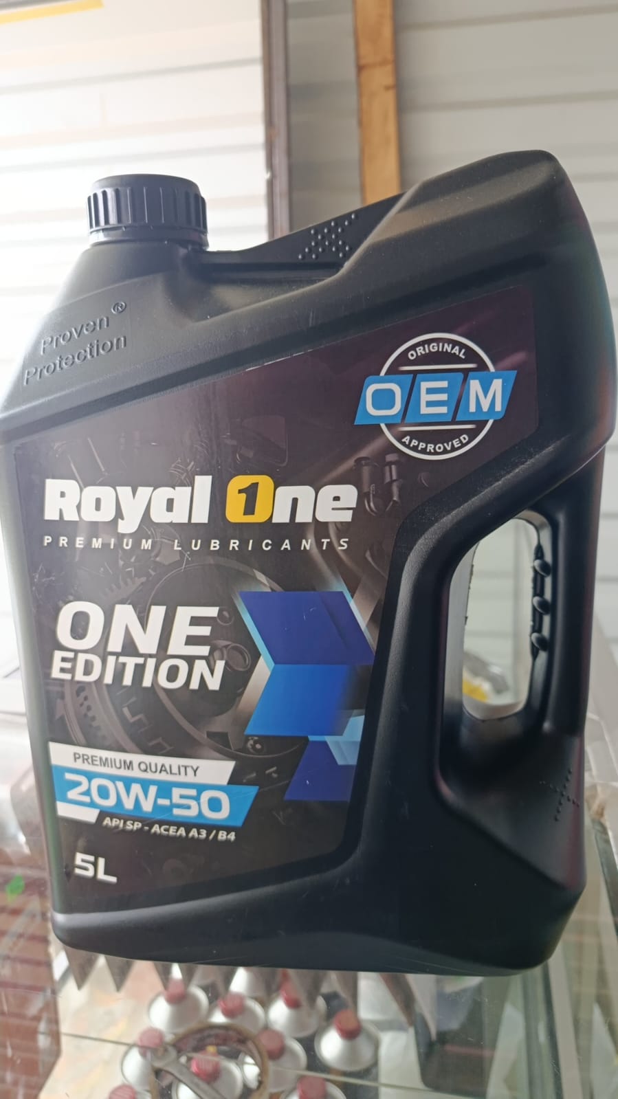 (ROYAL ONE) = ASIETE AUTORMOTRIZ - 20 W - 50 - Garrafa - 5 LTS - Gasolina PREMIUM QUALITY - LUBRIREPUESTOS MC