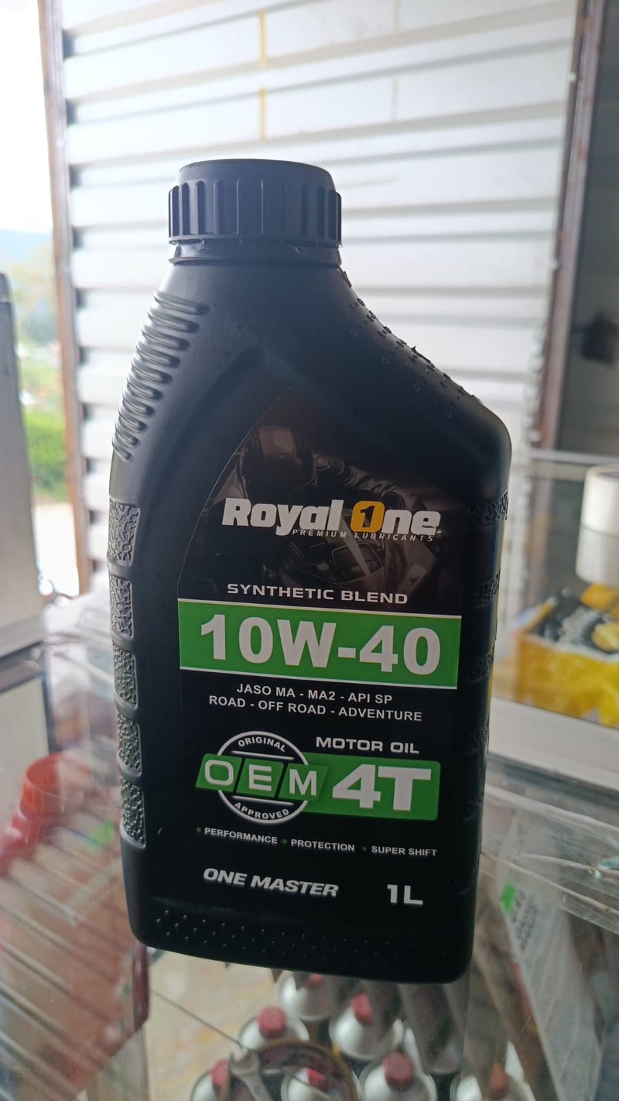 (ROYAL ONE) = ASIETE PARA MOTOS - 10 W - 40 - Litro - Sintetic Bleit - LUBRIREPUESTOS MC