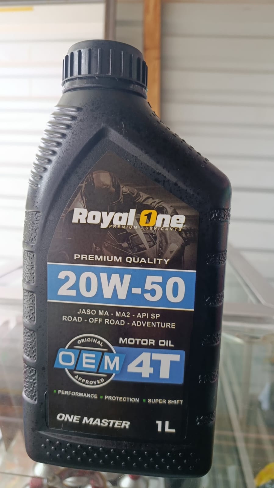 (ROYAL ONE) = ASIETE PARA MOTOS PREMIUM - 20 W - 50 - Litro - Premium Cuality Motor Oil - LUBRIREPUESTOS MC